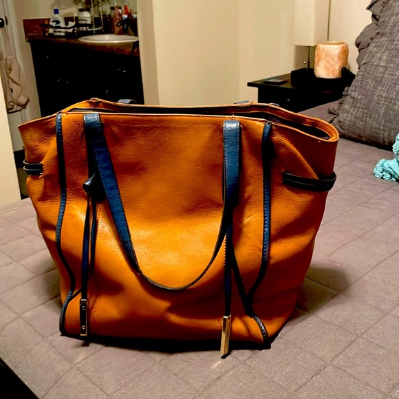 Tommy Hilfiger Handbags - Tommy Hilfiger bag